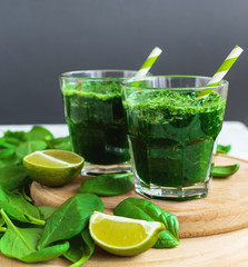 Healthy green smoothie with spinach, lime and apple