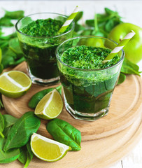 Healthy green smoothie with spinach, lime and apple