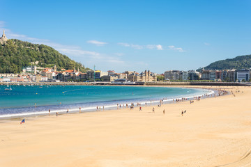 Fototapeta na wymiar Donostia San Sebastian. The Beach of La Concha, a sand beach with shallow waters and tide. It is one of the most famous urban beaches in Europe