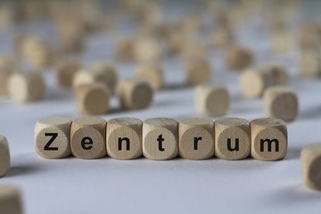 Zentrum - Holzwürfel mit Buchstaben