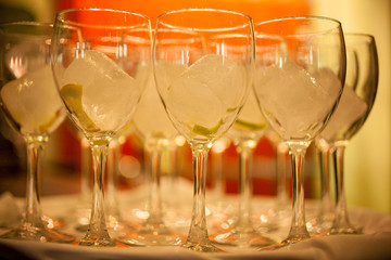 Copas de vino con hielo