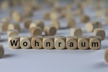 Wohnraum - Holzwürfel mit Buchstaben