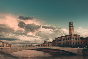 Pisa, Ponte di mezzo al tramonto.  - obrazy, fototapety, plakaty
