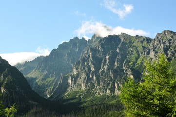 Obraz premium Obserwatorium na szczycie Łomnicy w Tatrach Wysokich Słowacja