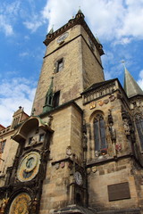 Fototapeta na wymiar Tour et horloge astronomique de l'ancien hôtel de ville à Prague
