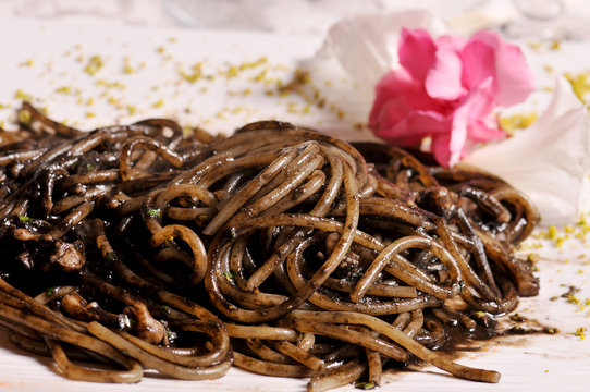 spaghetti al nero di seppia
