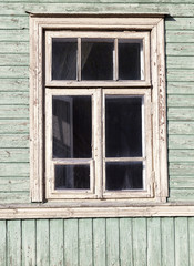 Fototapeta na wymiar old wooden abandoned house