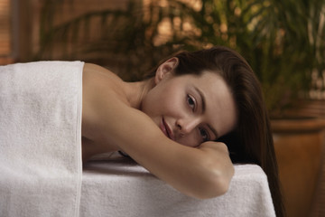 Obraz na płótnie Canvas young woman on massage table