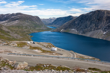 Obraz premium Serpentine road, way to Dalsnibba mountain, over the lake Djupvatnet, Norway