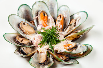 mussels baked with sauce