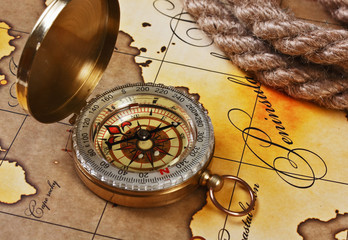 Fototapeta na wymiar compass and rope on map