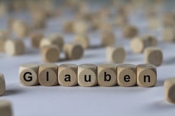 Glauben - Holzwürfel mit Buchstaben