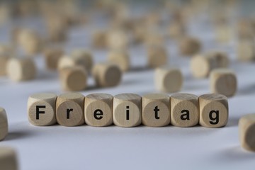 Freitag - Holzwürfel mit Buchstaben