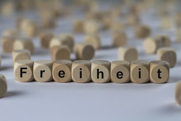 Freiheit - Holzwürfel mit Buchstaben