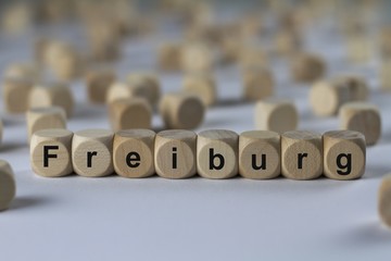 Freiburg - Holzwürfel mit Buchstaben