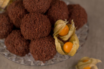 balloons, stuffed dessert covered with chocolate crumbs