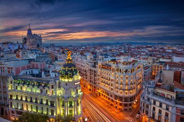 Madrid. Stadsbeeld van Madrid, Spanje tijdens zonsondergang.