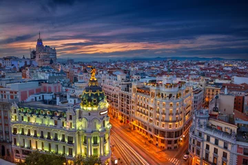 Foto op Aluminium Madrid. Stadsbeeld van Madrid, Spanje tijdens zonsondergang. © rudi1976