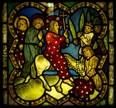 bright colorful stained glass, scenes from the life of Jesus, images of the apostles, saints and the figures from the Old Testament., Exposure stained glass, The Castle Museum in Malbork 24 May 2014