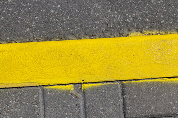 yellow line markings on the road