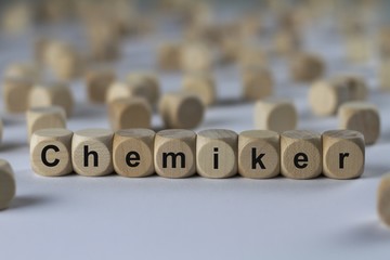 Chemiker - Holzwürfel mit Buchstaben