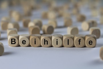 Beihilfe - Holzwürfel mit Buchstaben