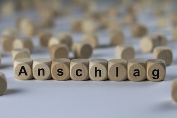Anschlag - Holzwürfel mit Buchstaben