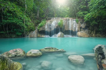 Fototapeten Wasserfall im Wald am Erawan Wasserfall Nationalpark, Kanchanaburi, Thailand © yotrakbutda
