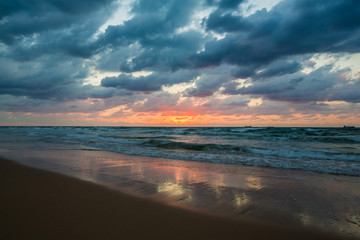 Fototapeta premium sea waves on the sunset background