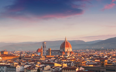 Fototapeta na wymiar Beautiful views of Florence cityscape in the background Cathedra in Italy