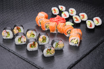 sushi set rolls