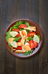 Chicken salad with tomatoes, arugula and key lime