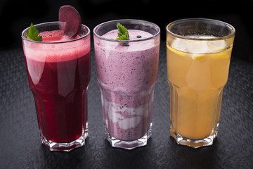 lemon and currant smoothie