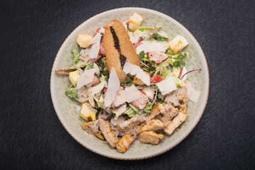 salad caesar with chicken