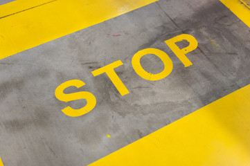 STOP, napis na betonie © pabisiak