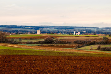 Burgheim vom Land aus