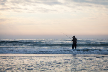 Einsamer Angler am Meer - 126545945