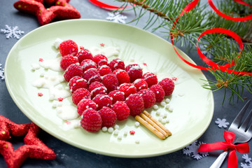 Christmas fun food idea for kids - raspberry Christmas tree