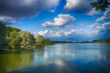 Obraz premium Summer day on the lake
