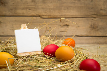 Nest mit gelben und roten Ostereiern, Leinwand