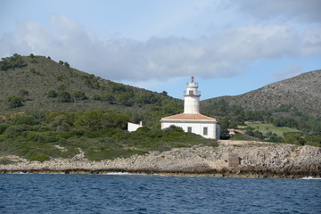 Fototapeta na wymiar Leuchtturm an der Victoria-Halbinsel, Mallorca