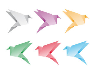 Fototapeta na wymiar Origami Vogel aus Papier in 6 Farben
