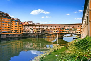 Fototapeta na wymiar Ponte Vecchio on the river Arno in Florence, Italy