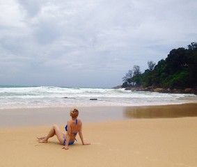 Fototapeta na wymiar girl on the beach in Thailand