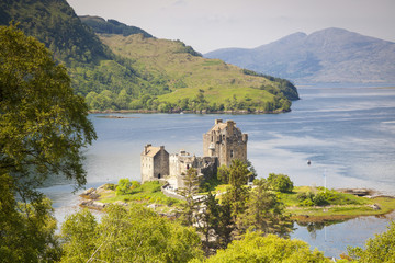 Fototapeta premium Eilean Donan Castle, Loch Duich, Hochland, Schottland