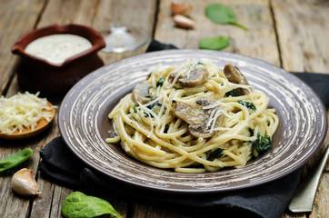 Creamy mushroom spinach pasta