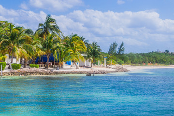 Fototapeta na wymiar Beautiful beach on the Caribbean coast. Isla Mujeres, Mexico