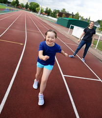 Obraz premium Little girl have fun on the stadium