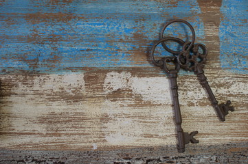 Zwei geheimnisvolle alte Schlüssel