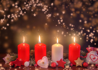 brennende Kerzen zum 4. Advent